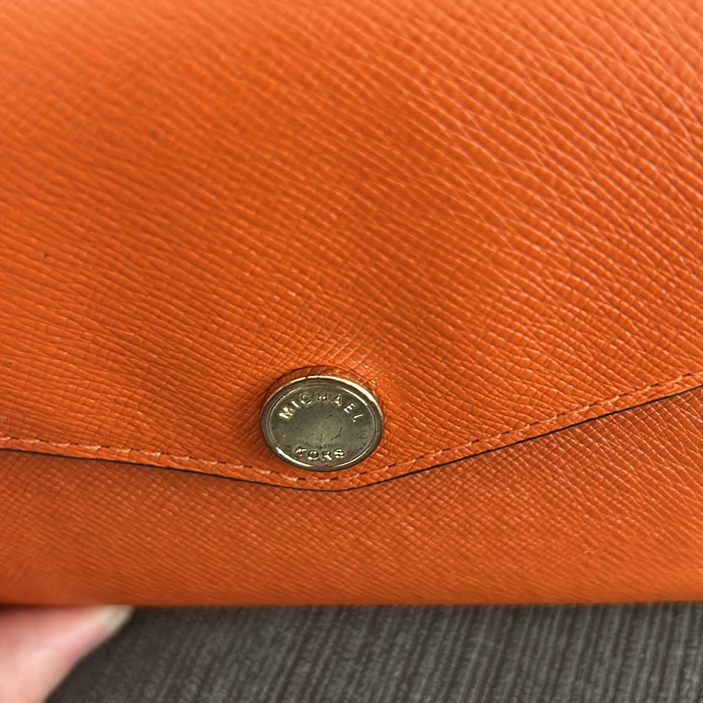 MICHAEL KORS Small Trifold Wallet and Coin pouch - Picture 7 of 16